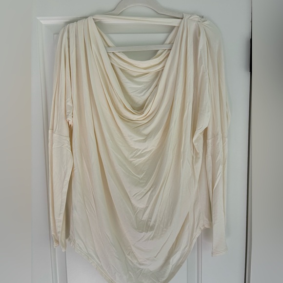 EXPRESS Top, New with Tags - Picture 3 of 4